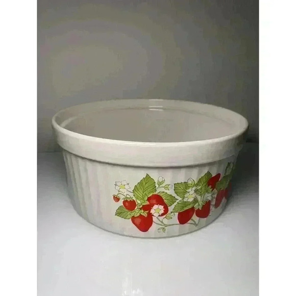 Vintage 1985 Action Strawberry Round Souffle Baking Souffle Dish Stoneware - Picture 4 of 14